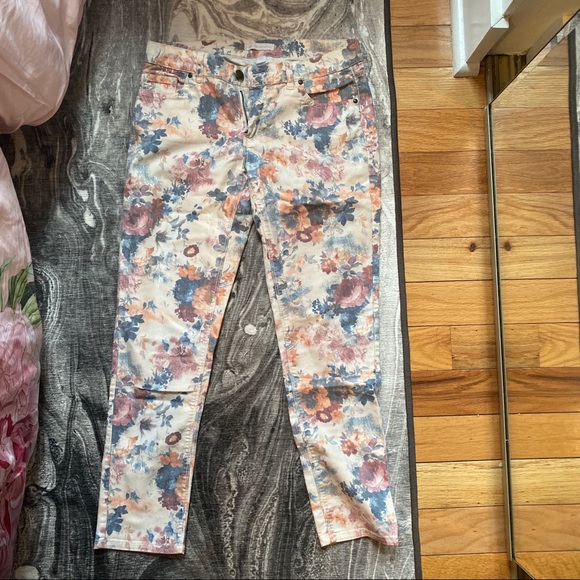 NY&C Floral Capri Pants - Picture 2 of 2
